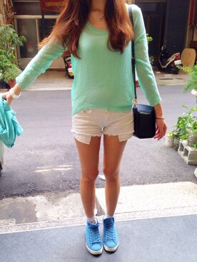 「MICHAEL KORS（マイケルコース）のアイテム（ショルダーバッグ、ブルー系）」を使った、YUさん（レディース・166cm）の夏コーディネート