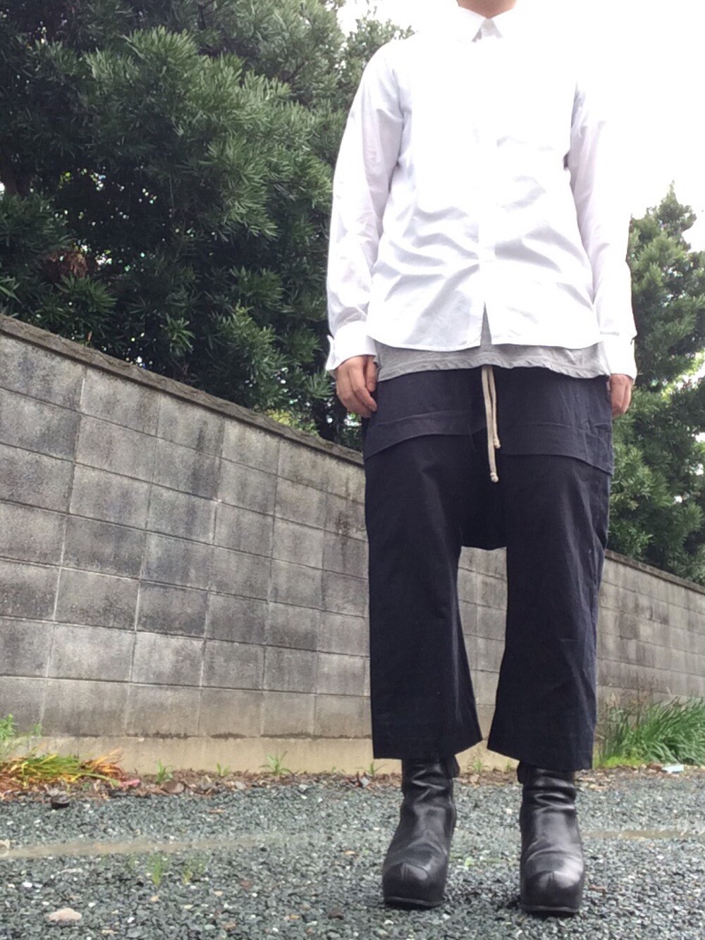 「モード、RICK OWENS、Ann Demeulemeester」｜「Ann DEMEULEMEESTERのアイテム（シャツ/ブラウス、ホワイト系）」を使った、sh0hey?さん（メンズ・168cm）の春コーディネートの1枚目の写真