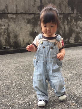 「Lee（リー）のLeeKIDS OVERALLS HICKORY（サロペット/オーバーオール、ブルー系）」を使った、yuinaさん（キッズ）の夏コーディネート
