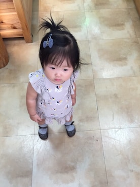 「STELLA McCARTNEY（ステラマッカートニー）のアイテム（ワンピース、ベージュ系）」を使った、yuinaさん（キッズ）の夏コーディネート
