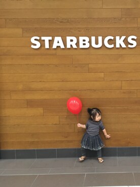 「ZARA（ザラ）のアイテム（スカート、グレー系）」を使った、yuinaさん（キッズ）の秋コーディネート