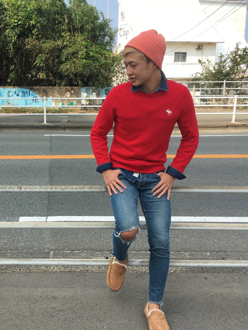 「シンプルコーデ、秋冬、デニデニ、ThreeArrows、ThreeArrowsスタッフ、Abercombie&Fitch、H&M、ZARA、UGG、URBAN RESEARCH」｜「H&Mのアイテム（デニムジャケット、ブルー系）」を使った、tasuku_threearrowsさん（メンズ・175cm）の秋コーディネートの1枚目の写真