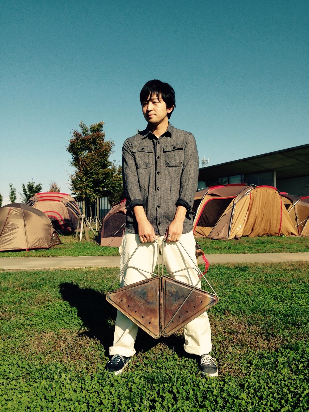 「snowpeakのアイテム（シャツ/ブラウス、グレー系）」を使った、katsunoriさん（メンズ・172cm）の秋コーディネートの1枚目の写真