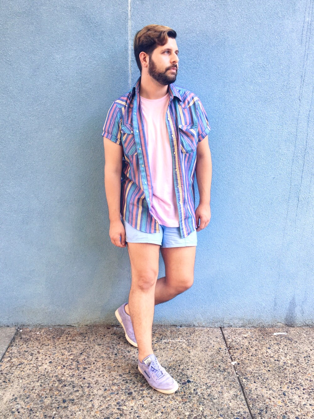 「GoWest_TBrand、stripe、reebok、pastel、pink、ootd、outfit、summer、colorful、urban outfitters」｜「VINTAGEのアイテム（シャツ/ブラウス、その他）」を使った、Gregoryさん（メンズ・183cm）の秋コーディネートの1枚目の写真