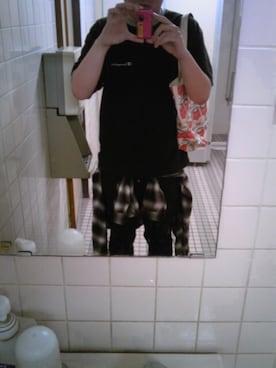 「Champion（チャンピオン）のアイテム（Tシャツ/カットソー、ブラック系）」を使った、Kimura Tomoakiさん（メンズ・182cm）の夏コーディネート