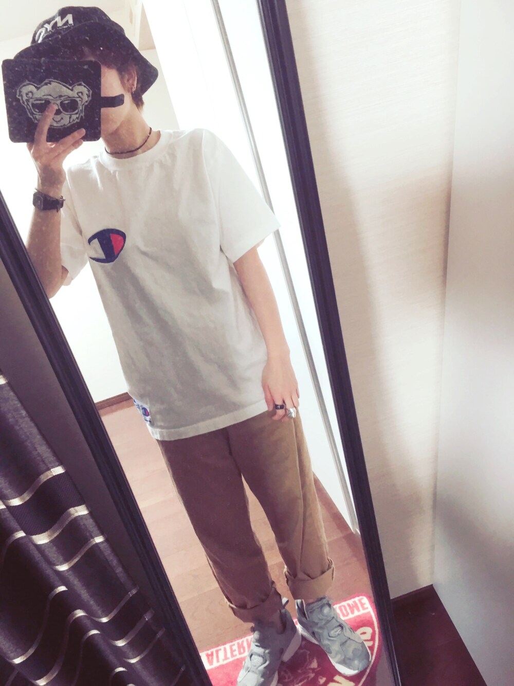 「出勤コーデ、夏はすぐそこ、RNA、reebok、Champion」｜「Championの【Champion】デカロゴT（Tシャツ/カットソー、ホワイト系）」を使った、たけもとさん（レディース・160cm）の春コーディネートの1枚目の写真