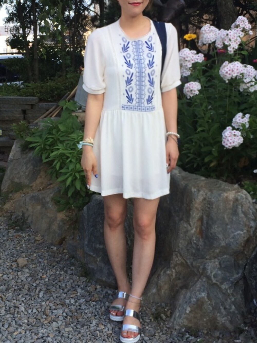 「원피스
（ワンピース、ホワイト系）」を使った、앨さん（レディース・162cm）の夏コーディネートの1枚目の写真