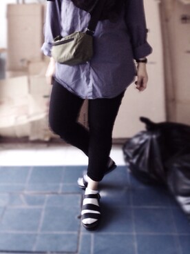 「アイテム（ボディバッグ/ウエストポーチ、グリーン系）」を使った、dyazaiiさん（レディース・158cm）の冬コーディネート