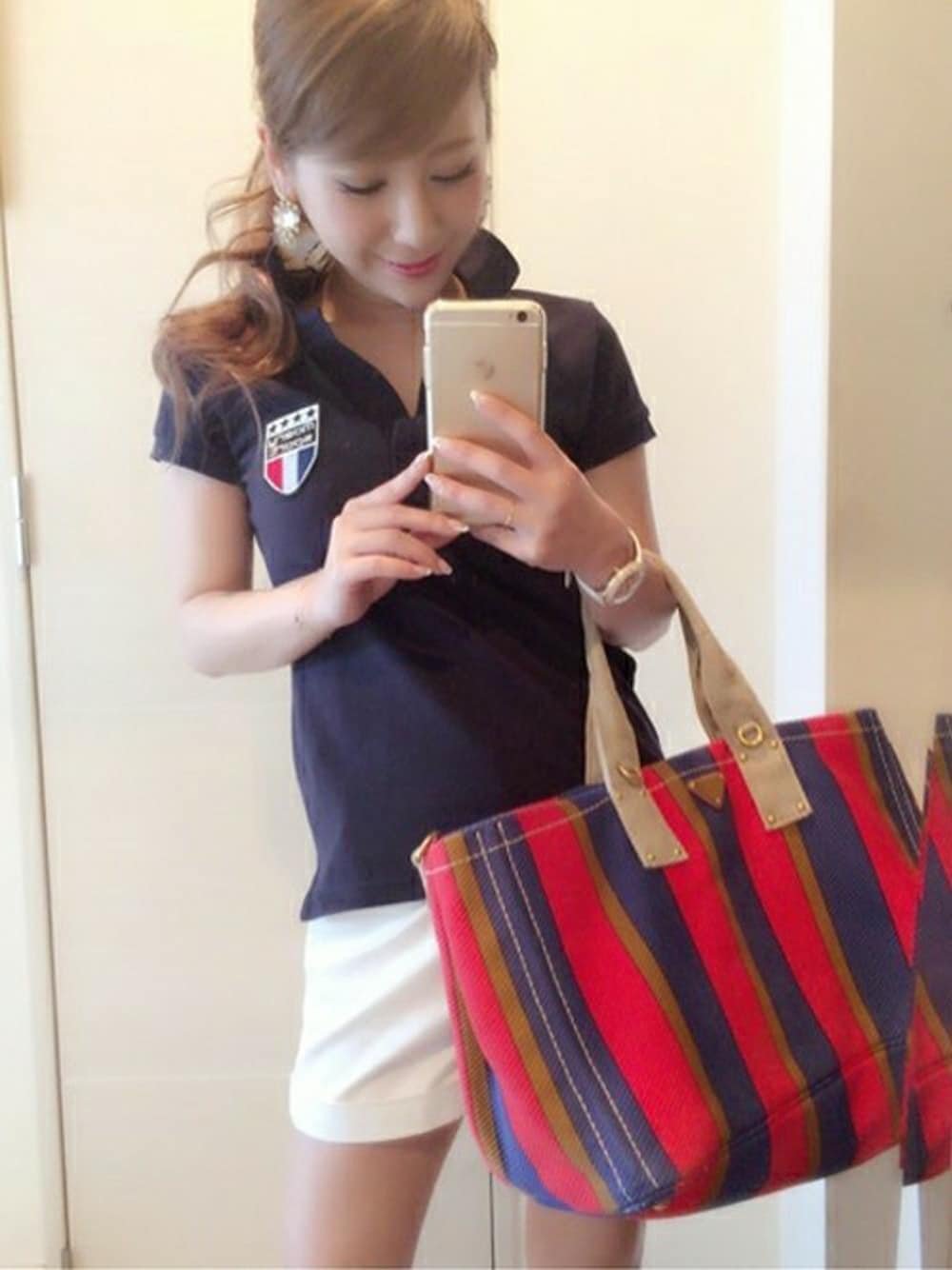 「PRADA、大人カジュアル、スポーツミックス、腕時計、ootd、MOERYSPORT、アダルトおカワたん部、WEAR♡静岡、モエリースポーツ」｜「Moery Sportのモエリースポーツ　フランスラインポロシャツ　レディース（ポロシャツ、ブルー系）」を使った、MOERYさん（レディース・160cm）の夏コーディネートの1枚目の写真