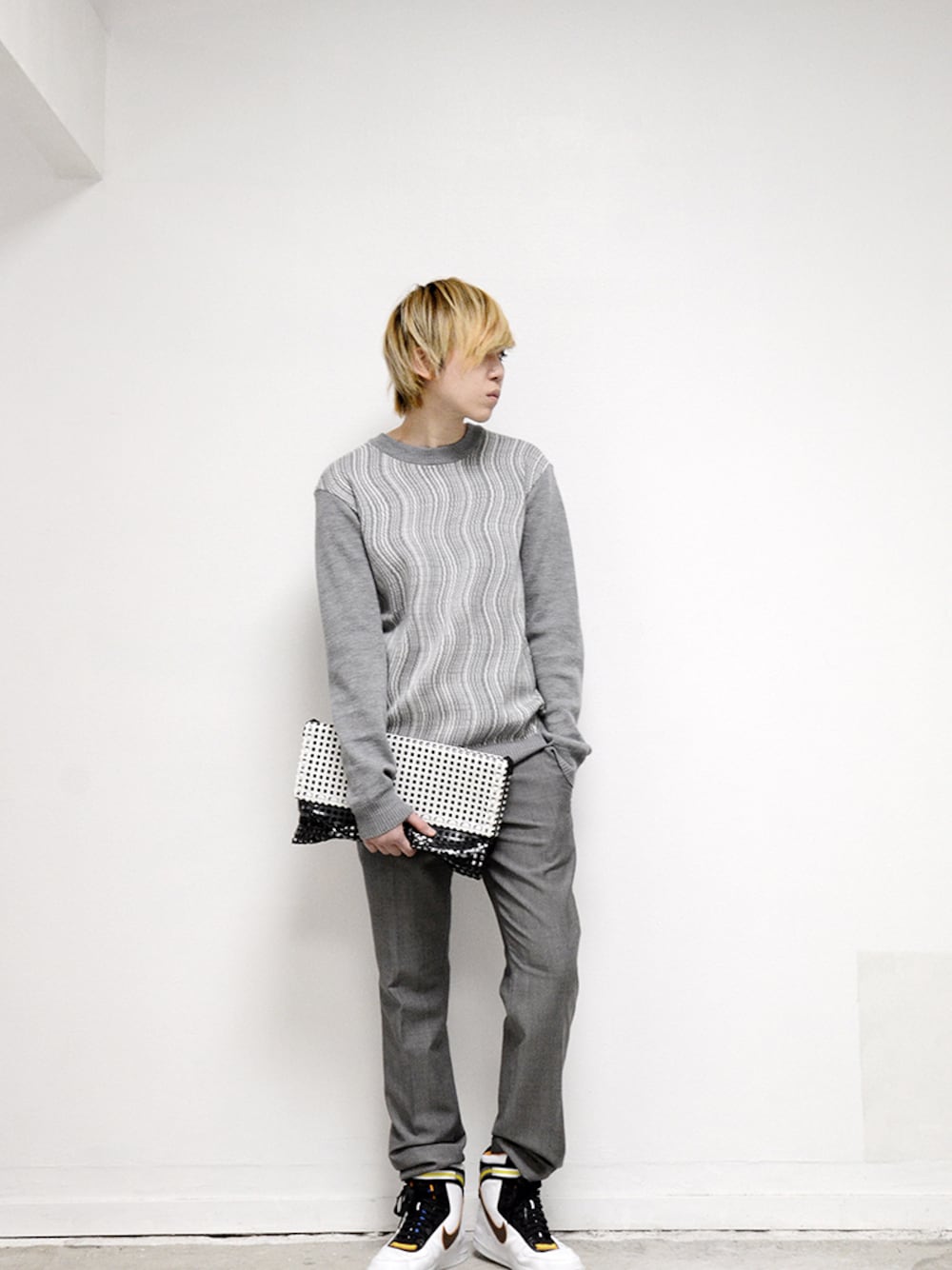 「NIKE、ISSEY MIYAKE、fashion、shop、BALENCIAGA、NIKE AIR、 DRESSEDUNDRESSED、RICCARDO TISCI、 RICCARDO TISCI×NIKE」｜「BALENCIAGAのモヘアウールスラックスパンツ（スラックス、グレー系）」を使った、DOLLARさん（メンズ・178cm）の春コーディネートの1枚目の写真