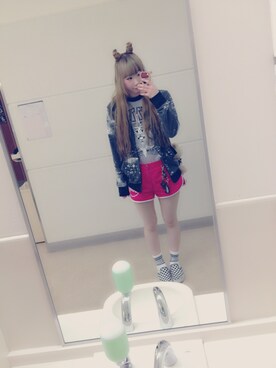 「REBEL8（レベル8）のアイテム（Tシャツ/カットソー、グレー系）」を使った、みくぴすさん（レディース・159cm）の春コーディネート