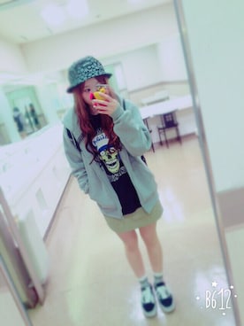 「VANS（バンズ）のVANS OLD SKOOL（スニーカー、ブラック系）」を使った、みくぴすさん（レディース・159cm）の春コーディネート