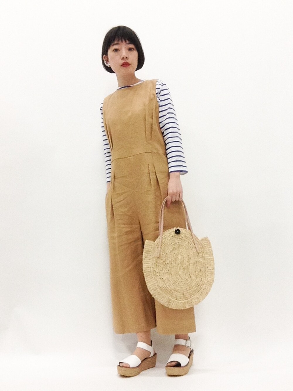 「リネン、リネン素材、オールインワン、ボーダー、ボーダートップス、青白ボーダー、厚底サンダル、ベージュコーデ、ワイドパンツ」｜「plageのwolcott:takemoto bolshoi jumpsuit（つなぎ/オールインワン、イエロー系）」を使った、まみむさん（レディース・157cm）の春コーディネートの1枚目の写真