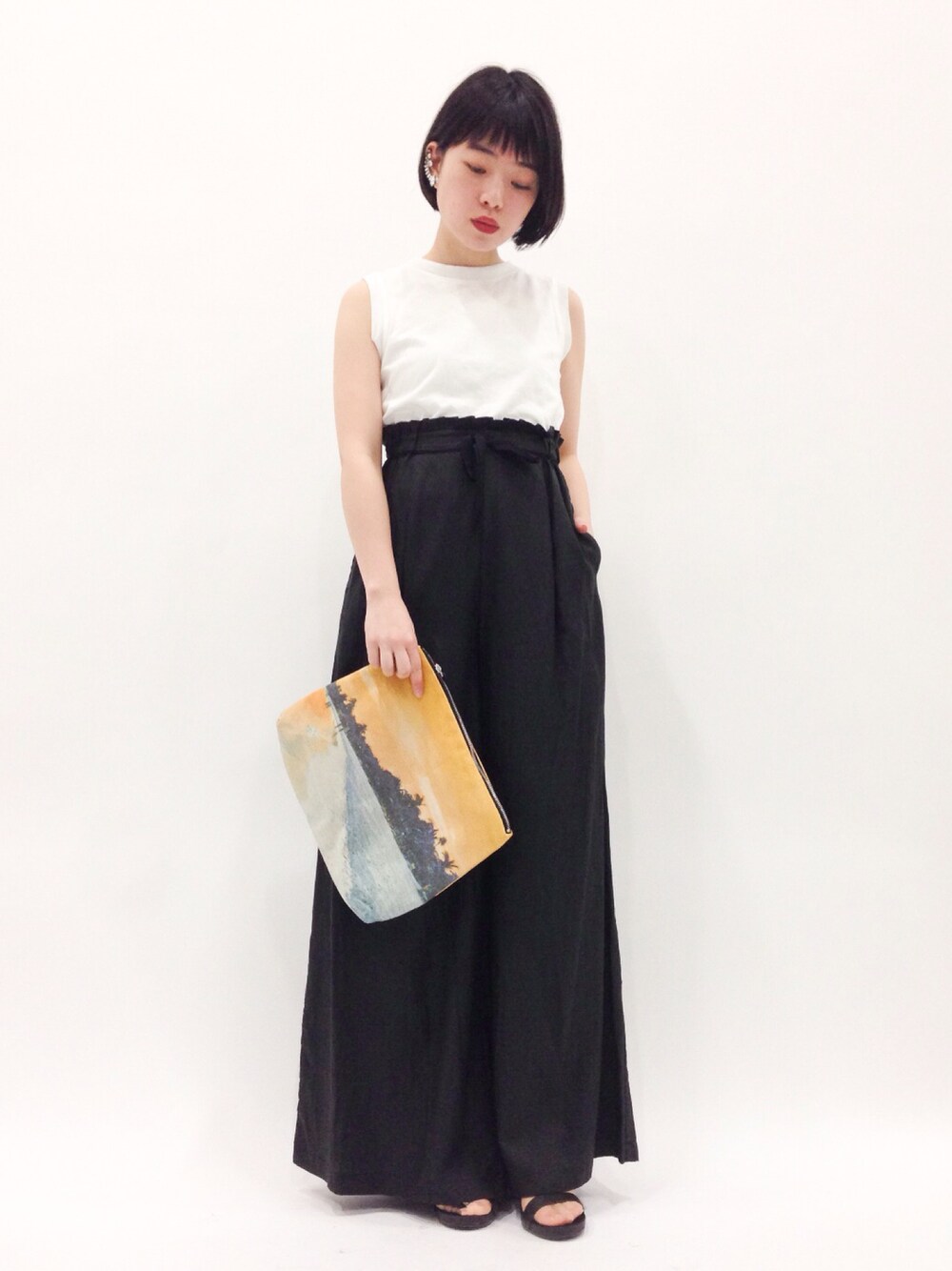 「クラッチバッグ、パーティー、サロペット、オールインワン、パーティースタイル、ワイドパンツ」｜「Paradise PicnicのUNITED NUDE Eamz Maki（サンダル、ブラック系）」を使った、まみむさん（レディース・157cm）の春コーディネートの1枚目の写真