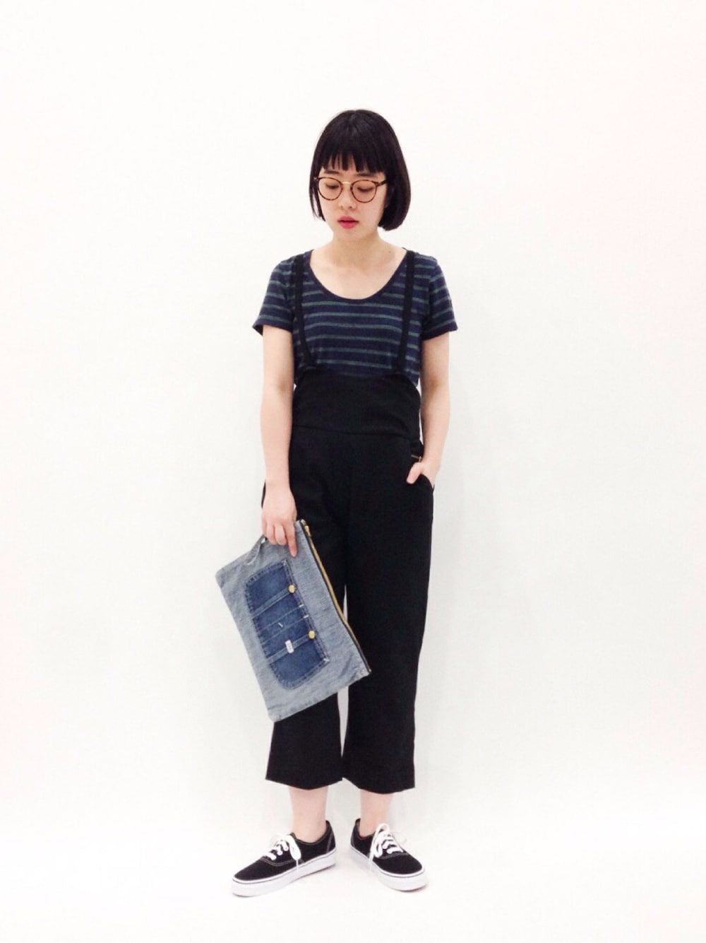 「VANS、ボーダー、クラッチバッグ、めがね、サスペンダー、ハイウエスト、ワイドパンツ、ハイウエストパンツ、ボーダートップス」｜「MEMENTISMのME-13W コンビネーションフレームメガネ　眼鏡 伊達眼鏡 だてメガネ（メガネ、ブラウン系）」を使った、まみむさん（レディース・157cm）の春コーディネートの1枚目の写真