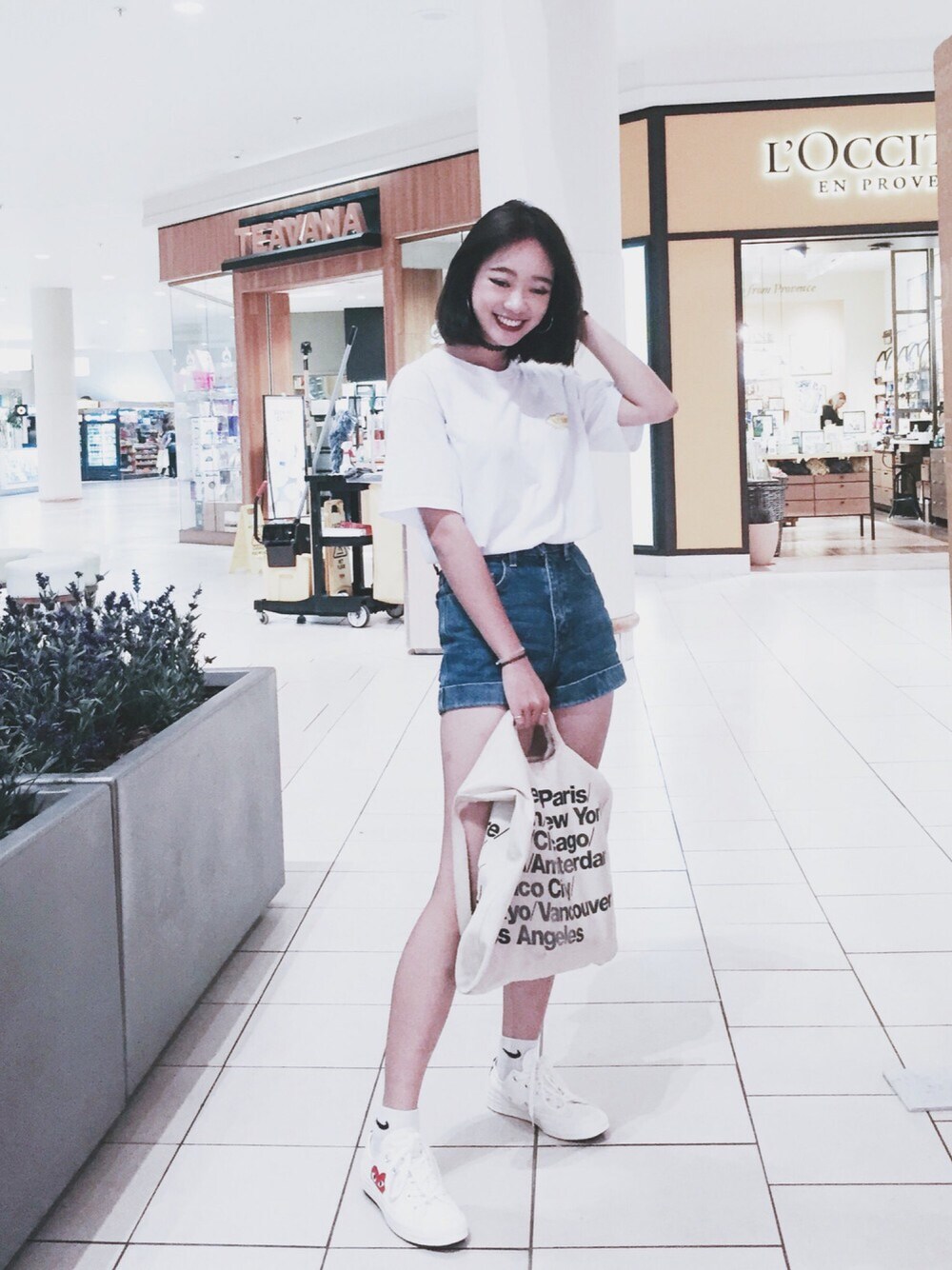 「summer、streetstyle、American Apparel、ripndip、highwaist、CDG、converse、NIKE、ootd、denim」｜「American ApparelのBull Denim Woven Cotton Cities Bag with Strap（ハンドバッグ、ベージュ系）」を使った、Serena Chenさん（レディース・164cm）の夏コーディネートの1枚目の写真