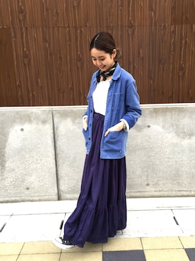 「アイテム（スカート、ブルー系）」を使った、水戸悠夏子さん（レディース・155cm）の春コーディネート