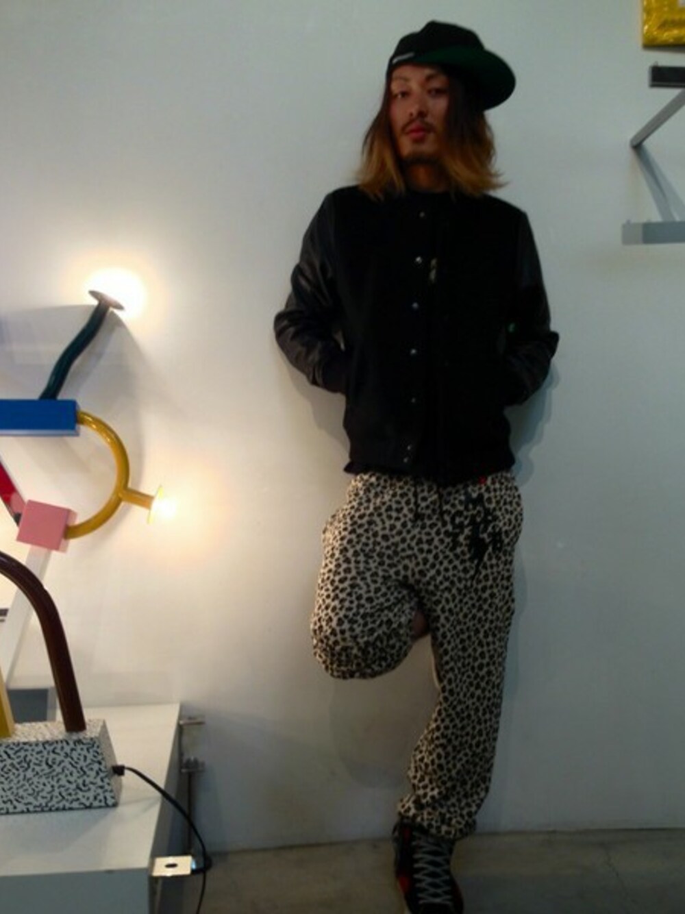 「L.H.PのLHP/ｴﾙｴｲﾁﾋﾟｰ/MARK McNAIRY/ﾏｰｸﾏｸﾅｲﾘｰ/マクネイリー/TCMFBPATTERNSWEATPANTS （カーゴパンツ、その他）」を使った、kazuya muraiさん（メンズ・170cm）の秋コーディネートの1枚目の写真