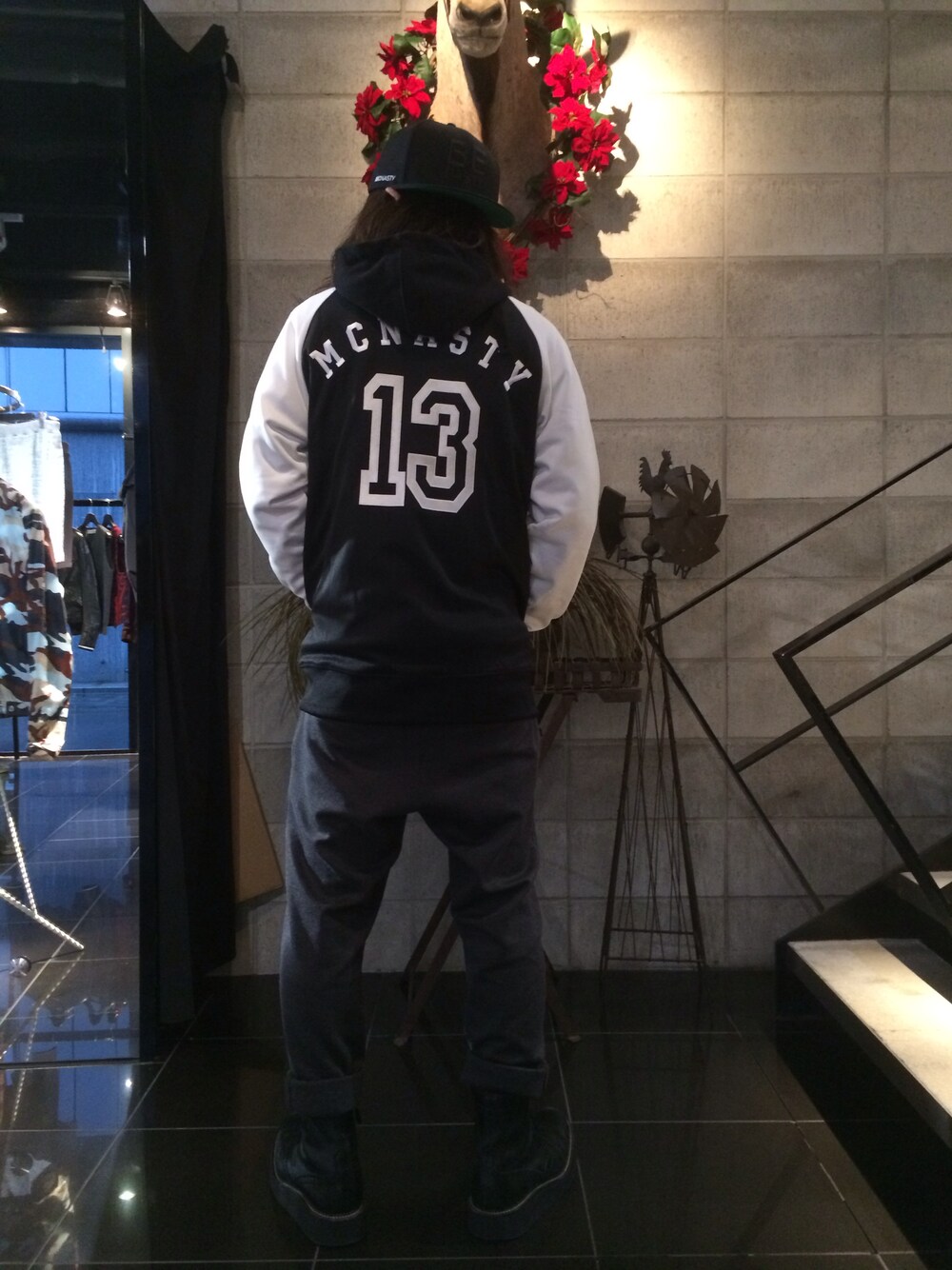 「L.H.PのLHP/ｴﾙｴｲﾁﾋﾟｰ/MARK McNAIRY×adidas/ﾏｰｸﾏｸﾅﾘｰ/マークマクネイリー/アディダス/TRACKTOP （Tシャツ/カットソー）」を使った、kazuya muraiさん（メンズ・170cm）の冬コーディネートの1枚目の写真