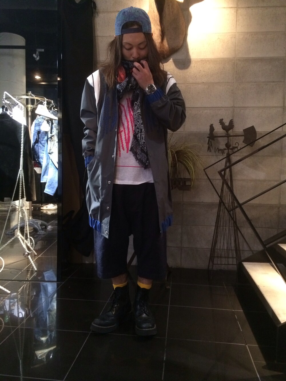 「スタジャン、CAP、LHP」｜「L.H.PのLHP/ｴﾙｴｲﾁﾋﾟｰ/JULIEN DAVID/ジュリアン　デイビッド/TEE MADNESS（Tシャツ/カットソー）」を使った、kazuya muraiさん（メンズ・170cm）の冬コーディネートの1枚目の写真