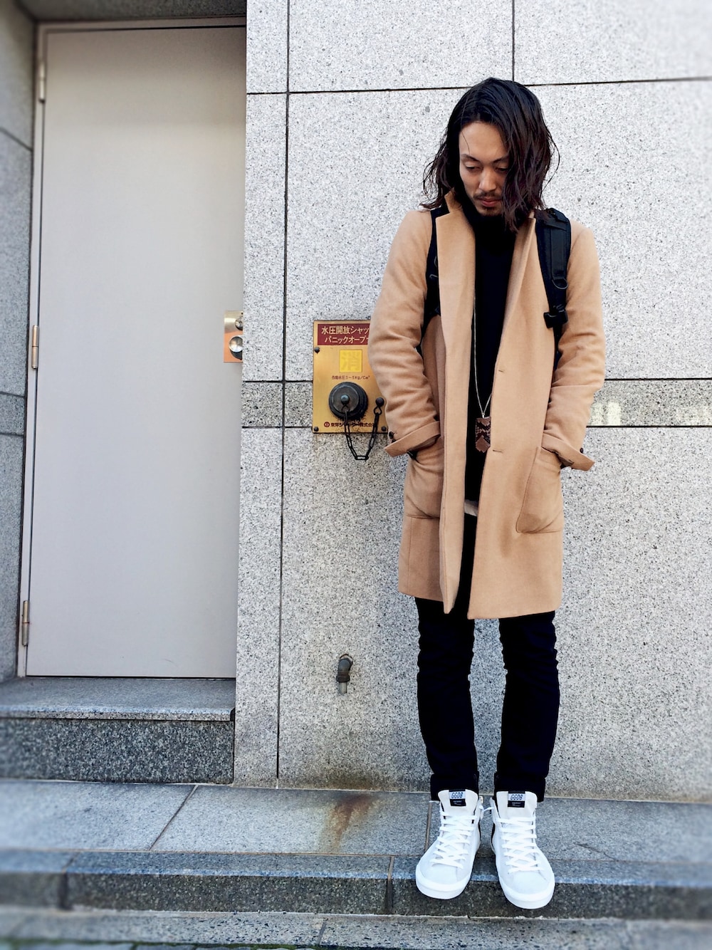 「タートルネック、MEMENTISM、GOLDEN GOOSE、LHP名古屋、LHP」｜「L.H.PのSNEAKER SLIDE（トップス、ブラック系）」を使った、kazuya muraiさん（メンズ・170cm）の秋コーディネートの1枚目の写真