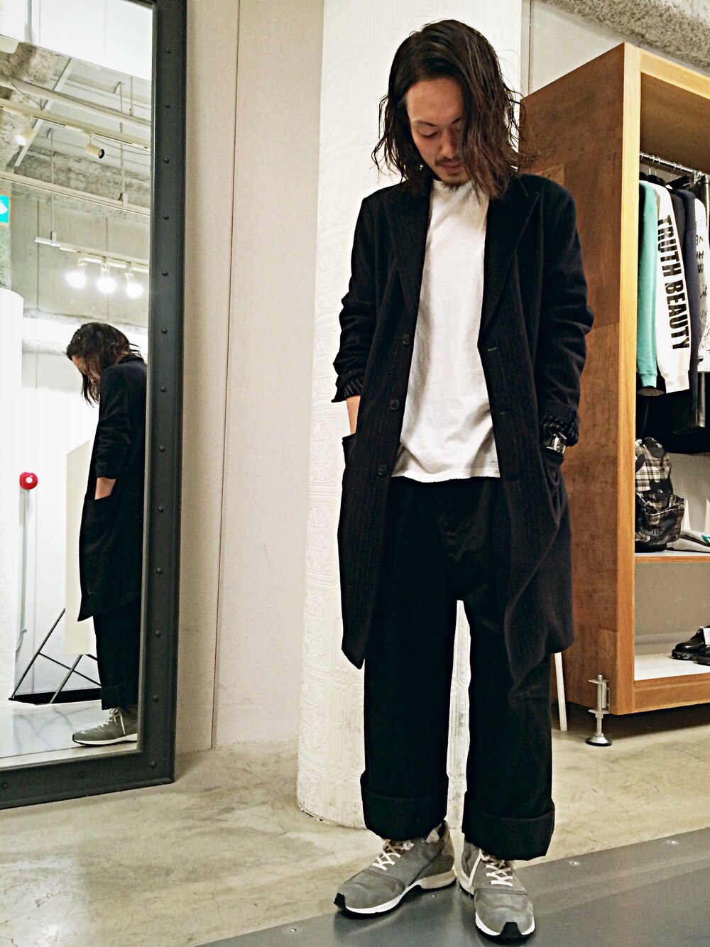 「Alexander Wang、foot the coacher、LHP名古屋、相川、08sircus」｜「foot the coacherのLHP/エルエイチピー/【foot the coacher × TAKAHIRO MIYASHITA The SoloIst / F.A.S.t. side lace】（スニーカー、グレー系）」を使った、kazuya muraiさん（メンズ・170cm）の冬コーディネートの1枚目の写真