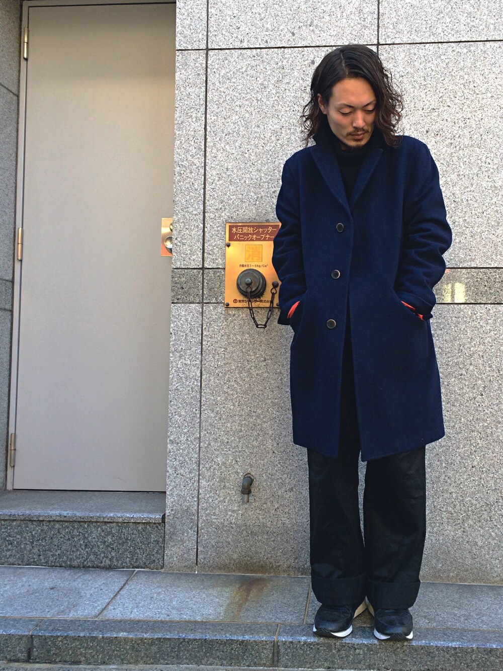 「MSGM、KRIS VAN ASSCHE、Alexander Wang、プルオーバーパーカー、LHP名古屋」｜「L.H.PのWhiteLand BlackBurn/ホワイトランドブラックバーン/Leather Belt（ベルト、ブラック系）」を使った、kazuya muraiさん（メンズ・170cm）の冬コーディネートの1枚目の写真