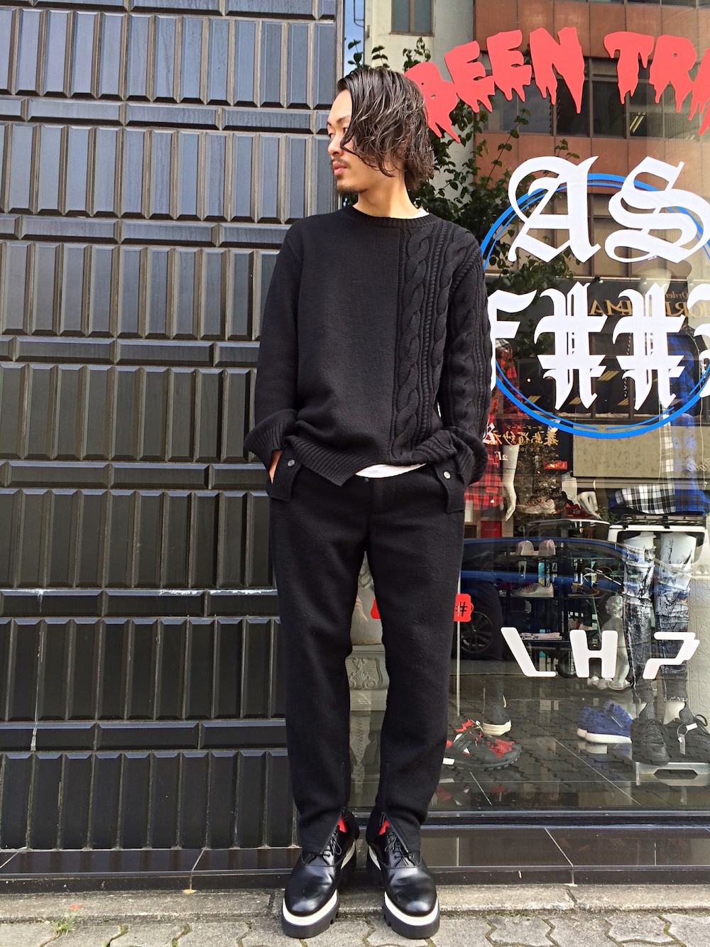 「レザー、革靴、秋、ゆるコーデ、foot the coacher、sulvam、LHP名古屋、レイヤードスタイル」｜「foot the coacherのアイテム（ドレスシューズ、ブラック系）」を使った、kazuya muraiさん（メンズ・168cm）の秋コーディネートの1枚目の写真