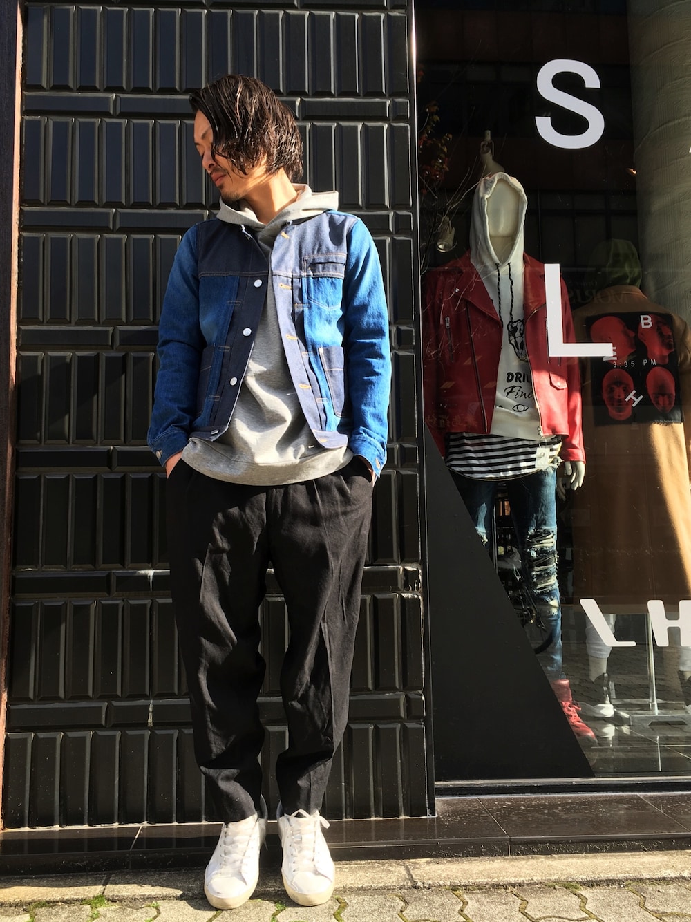 「寒い、冬のコーデ、大人カジュアル、ジャケット、デニム、ワイドパンツ、08sircus、GOLDEN GOOSE、LHP名古屋」｜「GOLDEN GOOSEのLHP/エルエイチピー/GOLDENGOOSE/ゴールデングース/SNEAKER FRANCY（スニーカー、ホワイト系）」を使った、kazuya muraiさん（メンズ・168cm）の冬コーディネートの1枚目の写真