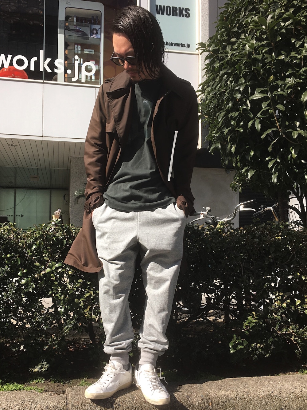 「オトナカジュアル、春コーデ、シンプル、白スニーカー、LANVIN、GOLDEN GOOSE、08sircus、LHP名古屋」｜「GOLDEN GOOSEのLHP/エルエイチピー/GOLDENGOOSE/ゴールデングース/SNEAKERS　SUPERSTAR（スニーカー、ホワイト系）」を使った、kazuya muraiさん（メンズ・168cm）の冬コーディネートの1枚目の写真