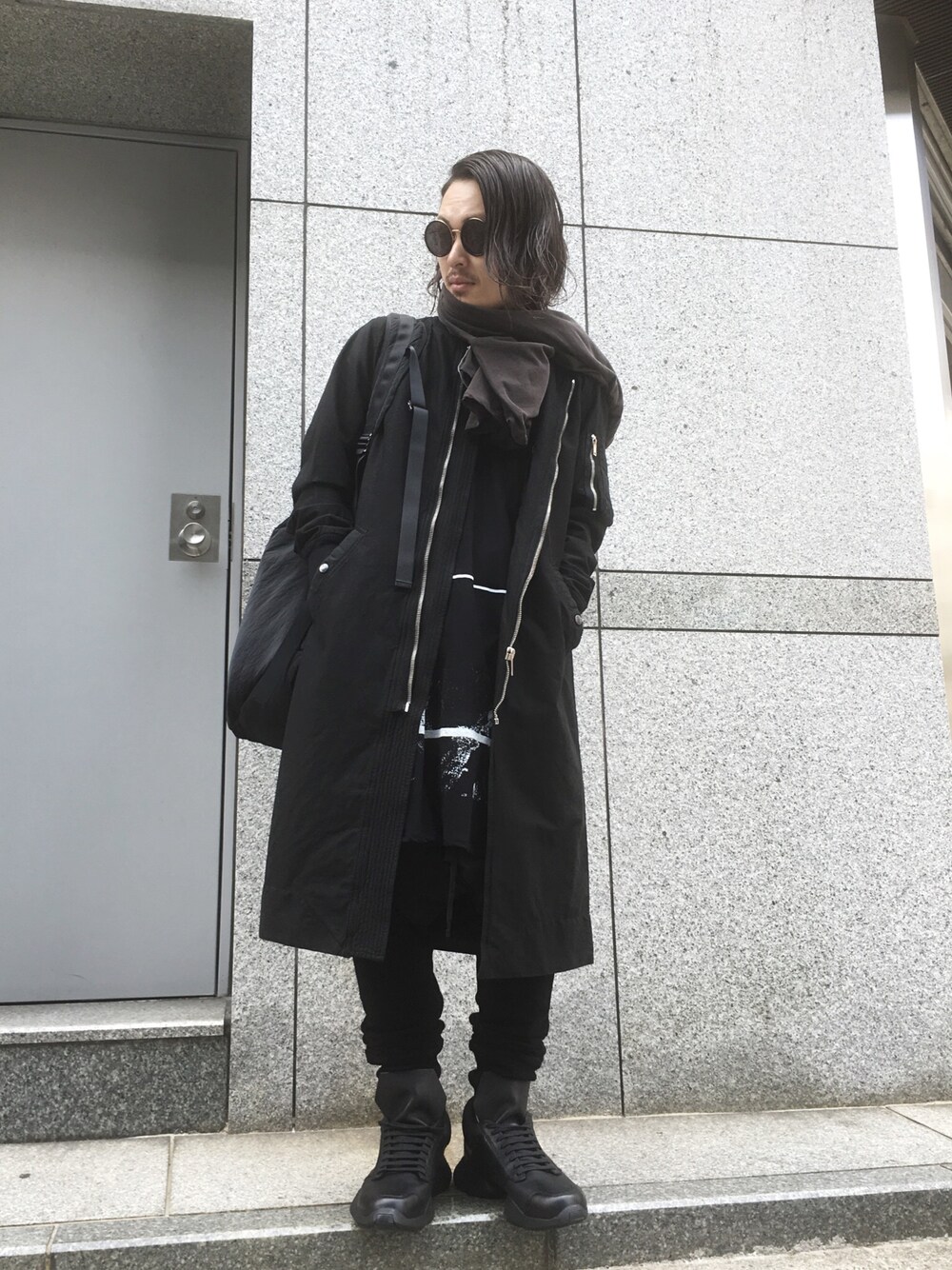 「大人カジュアル、春コーデ、丸メガネ、RICK OWENS、RickOwens×adidas、drkshdw、JULIUS、モード、LHP名古屋」｜「Rick Owensのアイテム（スニーカー、ブラック系）」を使った、kazuya muraiさん（メンズ・168cm）の春コーディネートの1枚目の写真