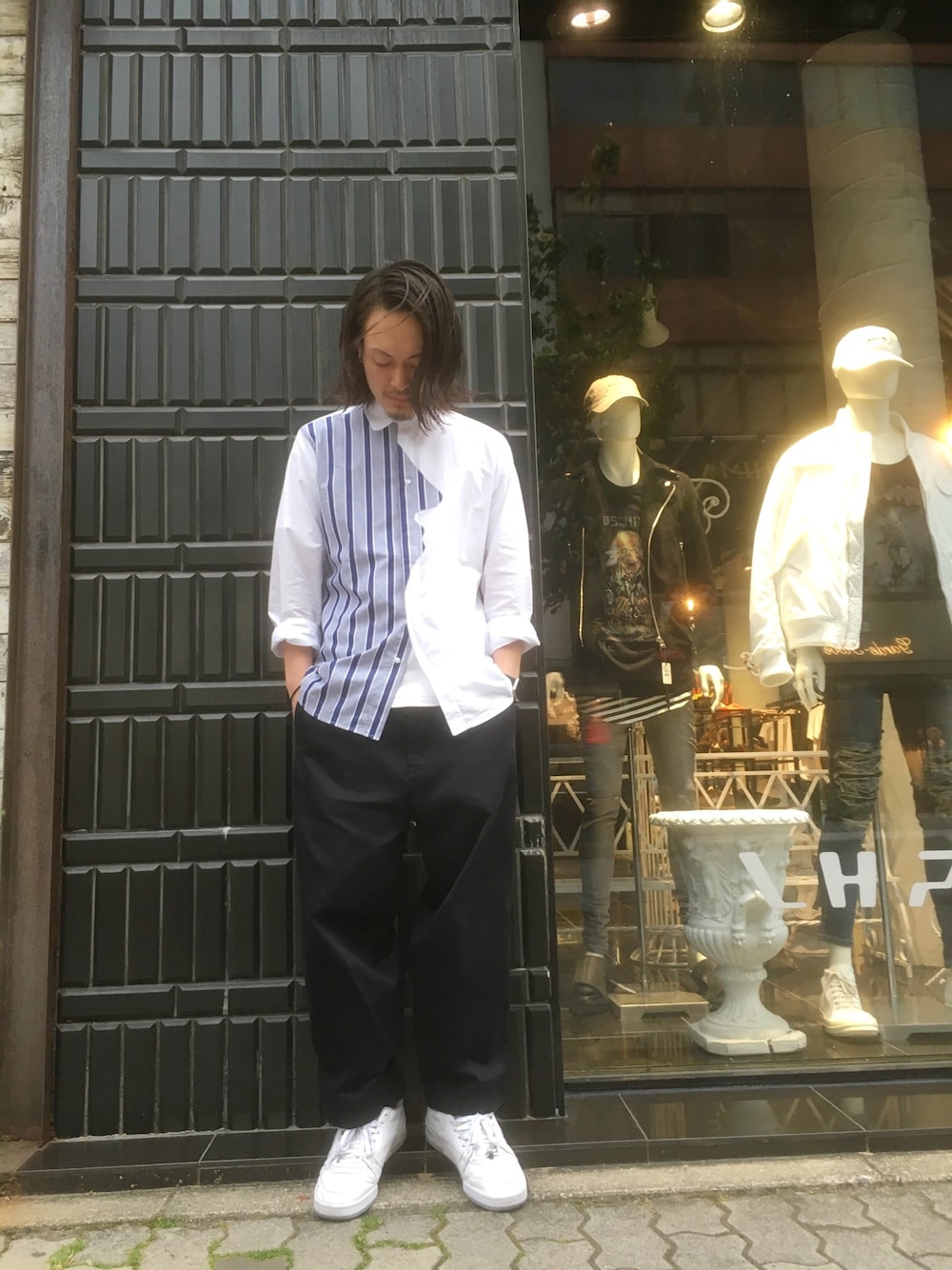 「春コーデ、大人カジュアル、黒、ロールアップ、gosharubchinskiy、ストリートMIX、MARNI、LHP名古屋」｜「Gosha Rubchinskiyのアイテム（スニーカー、ホワイト系）」を使った、kazuya muraiさん（メンズ・168cm）の春コーディネートの1枚目の写真