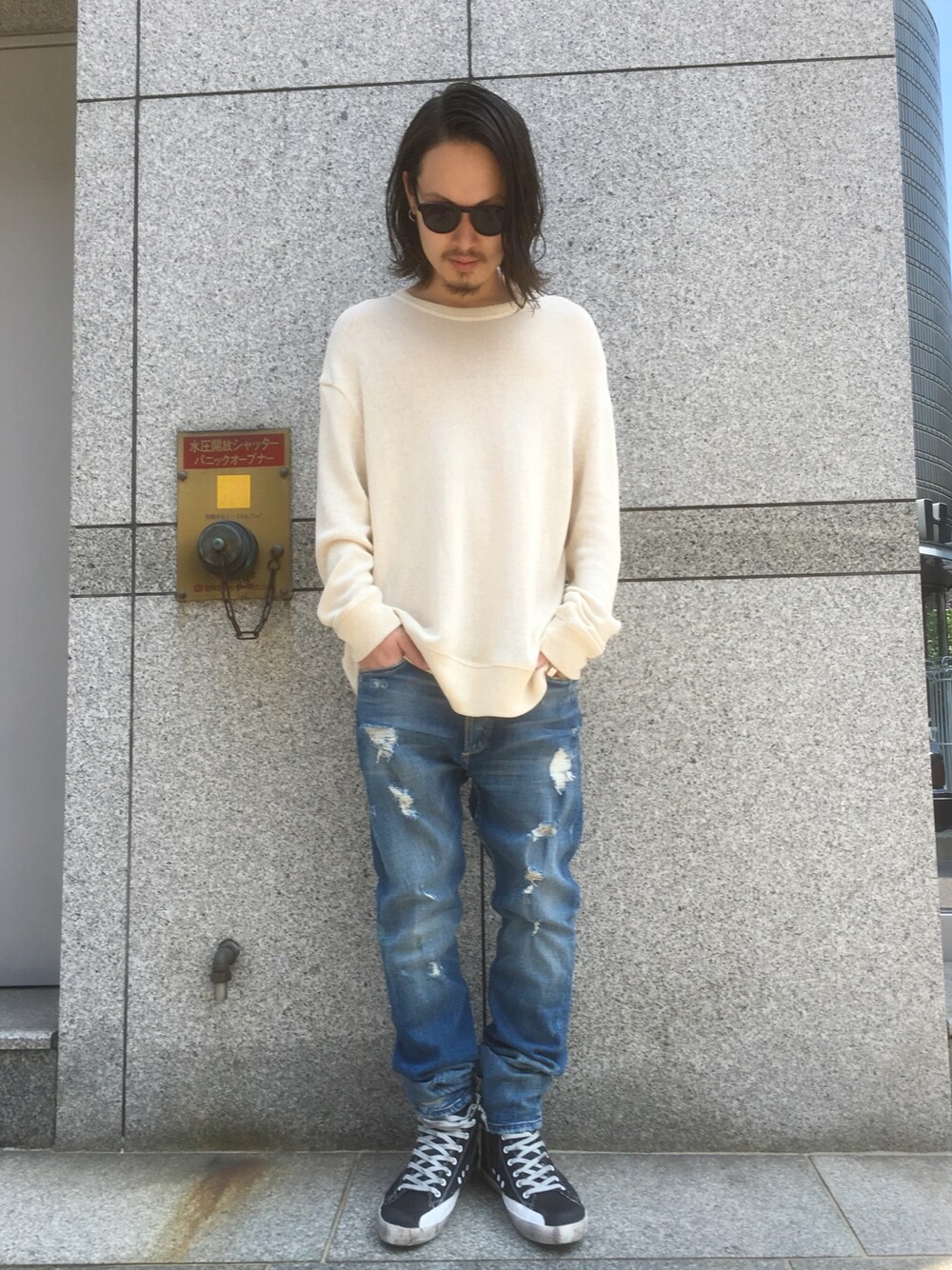 「春、シンプル、デニムパンツ、adsr、GOLDEN GOOSE、denim、LHP名古屋、ストリート」｜「GOLDEN GOOSEのLHP/エルエイチピー/GOLDENGOOSE/ゴールデングース/SNEAKER FRANCY（スニーカー、ブラック系）」を使った、kazuya muraiさん（メンズ・168cm）の春コーディネートの1枚目の写真