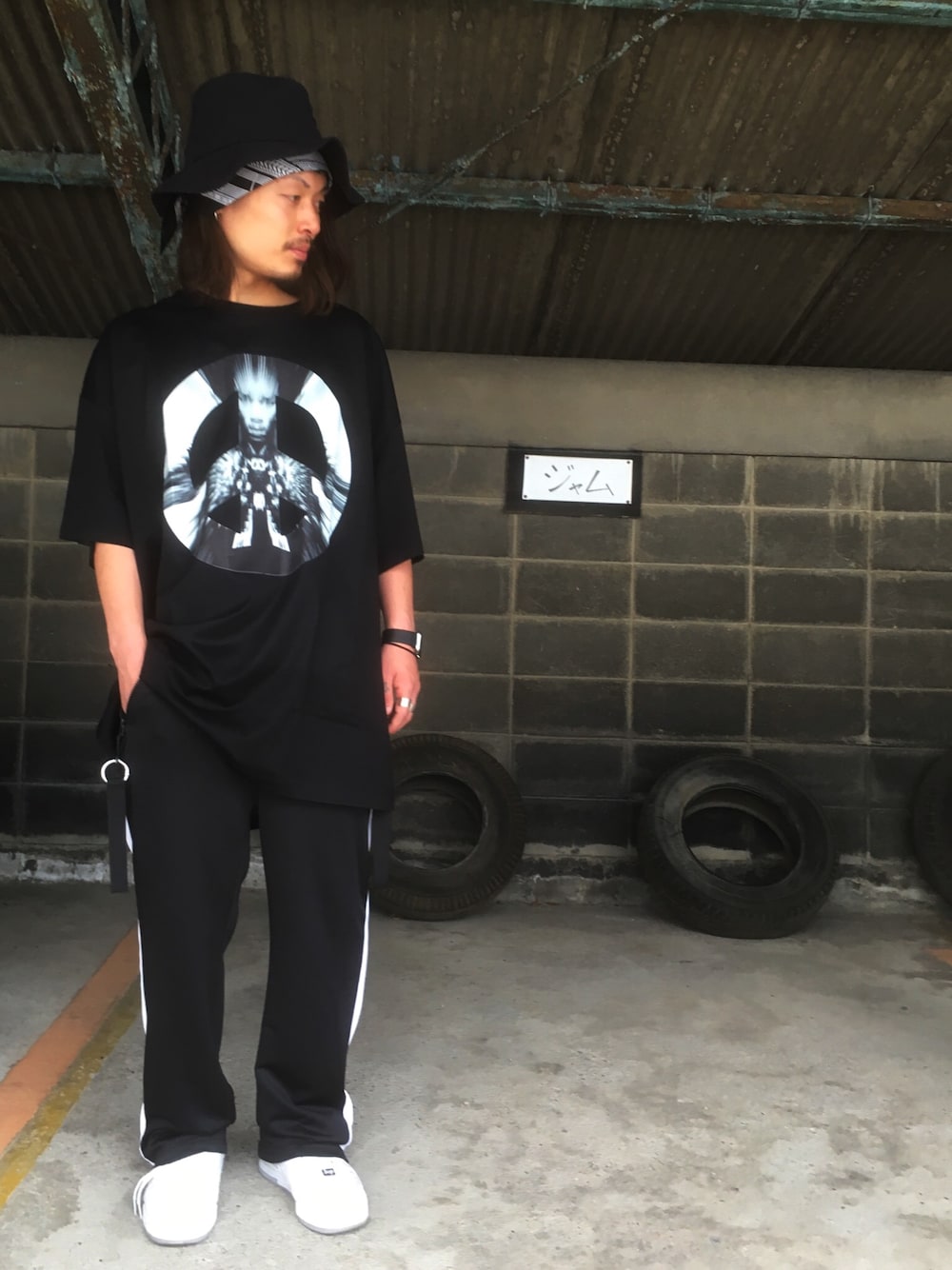 「シンプルコーデ、ストリート、PLASTIC TOKYO、ギャング、gosharubchinskiy、LHP名古屋、ジャム、Maison Martin Margiela」｜「Gosha Rubchinskiyのアイテム（スニーカー、ホワイト系）」を使った、kazuya muraiさん（メンズ・168cm）の春コーディネートの1枚目の写真