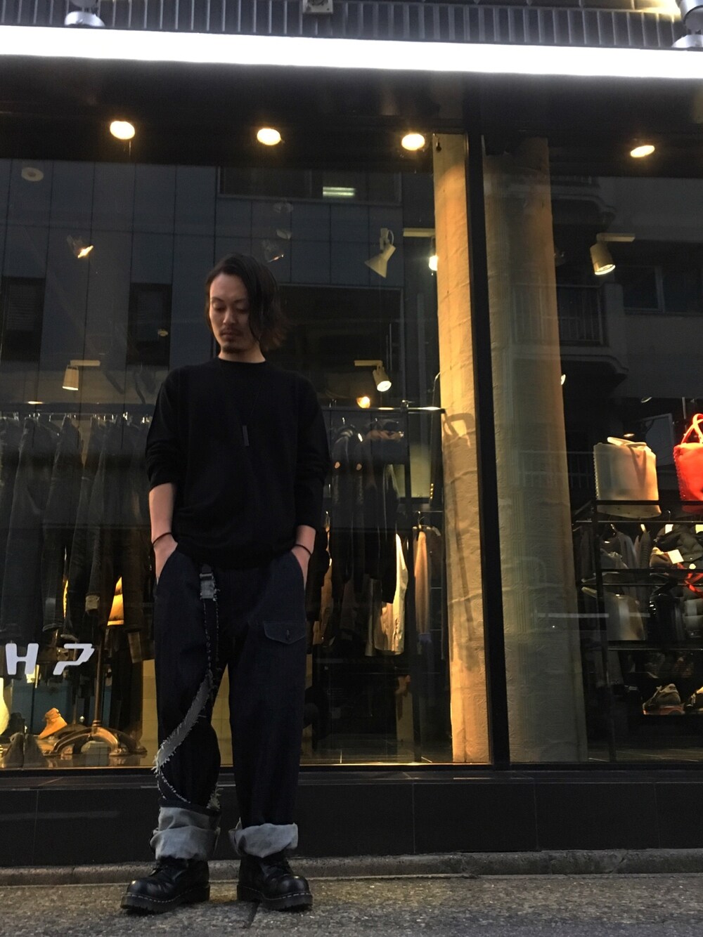 「秋のコーデ、オトナカジュアル、シンプル、ロールアップ、yohjiyamamoto、Alexander Wang、GEORGE COX、ブーツ、LHP、LHP名古屋」｜「GEORGE COXのアイテム（ブーツ、ブラック系）」を使った、kazuya muraiさん（メンズ・168cm）の秋コーディネートの1枚目の写真
