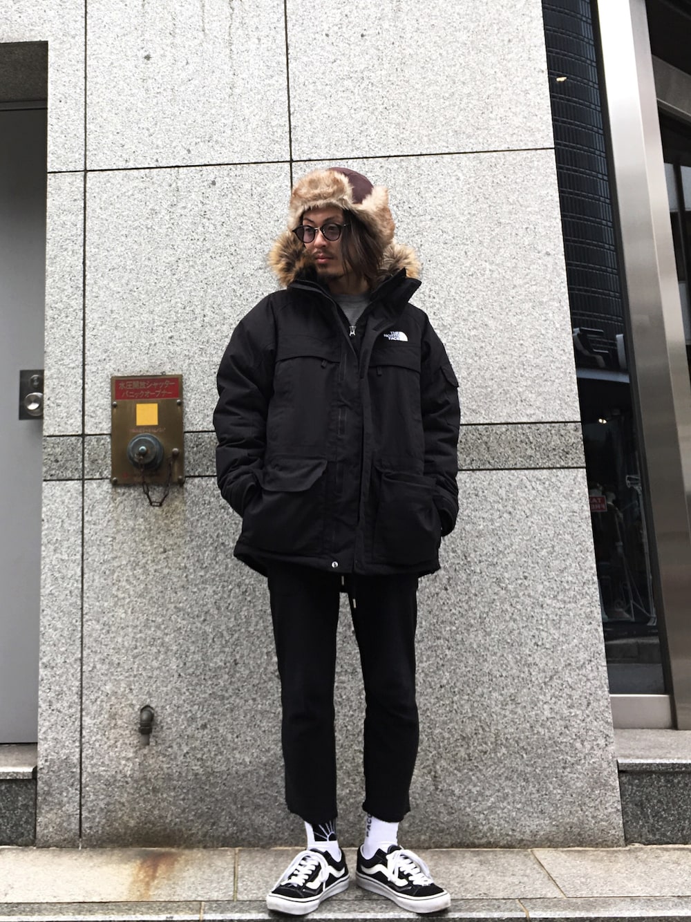 「THE NORTH FACE、TAKAHIROMIYASHITA The SoloIst. 、gosharubchinskiy、supreme、VANS、adsr、LHP、LHP名古屋、冬、黒」｜「VANSのアイテム（スニーカー、ブラック系）」を使った、kazuya muraiさん（メンズ・168cm）の秋コーディネートの1枚目の写真