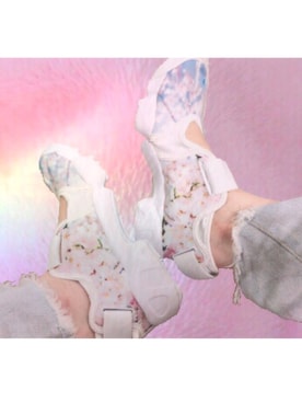 「NIKE（ナイキ）のNIKE WMNS AIR RIFT PRINT 807398-101 WHITE/BLACK ナイキ エア リフト プリント （スニーカー、ホワイト系）」を使った、yuiさん（レディース・167cm）の春コーディネート