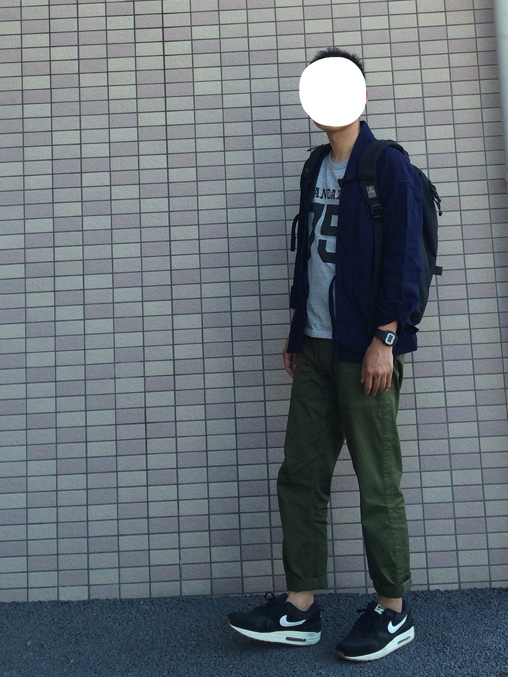 「ロールアップフェス、春のチラ見せ祭り、ちょっとそこまで、お気に入りのTシャツ、ロールアップ、ナンバリングT、野良着」｜「FREAK'S STOREのNORAGI INDIGO CARDIGAN               （シャツ/ブラウス、ブルー系）」を使った、AK190さん（メンズ・168cm）の春コーディネートの1枚目の写真