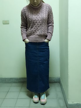 「OZOC（オゾック）のアイテム（デニムスカート）」を使った、陳巧巧さん（レディース・160cm）の冬コーディネート
