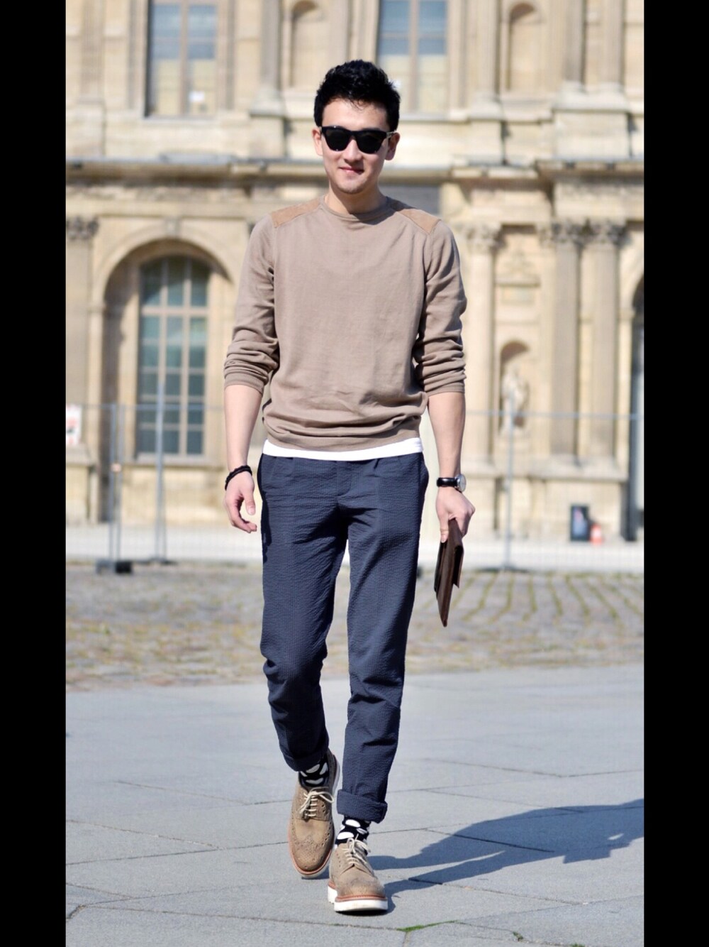 「PARIS、burberry、grenson、happy socks」｜「SAINT LAURENT PARISのアイテム（ニット/セーター、ベージュ系）」を使った、minmin1223さん（メンズ・181cm）の春コーディネートの1枚目の写真
