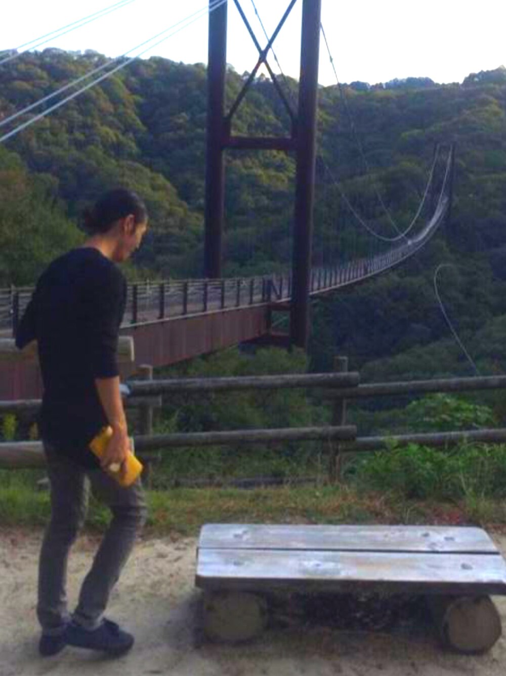 「吊り橋効果、黒コーデ、サマーニット、細身コーデ」｜「つり橋のアイテム（その他、その他）」を使った、  t. kanさん（メンズ・166cm）の夏コーディネートの1枚目の写真
