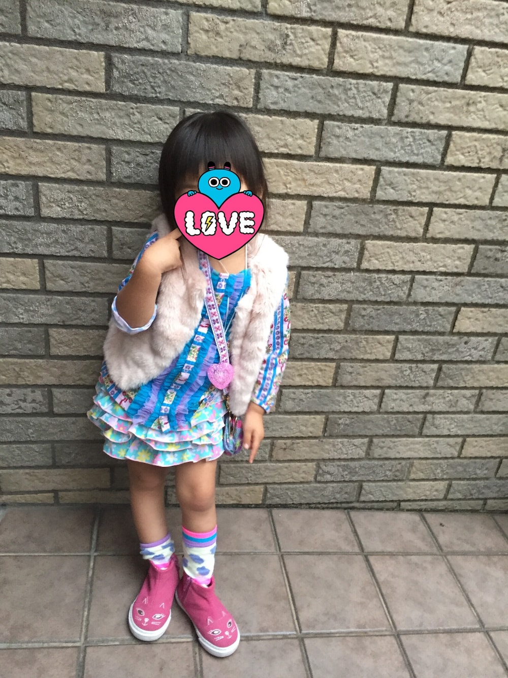 「fafa、3歳」｜「H&Mのアイテム（ベスト、ピンク系）」を使った、fusaさん（キッズ・100cm）の秋コーディネートの1枚目の写真