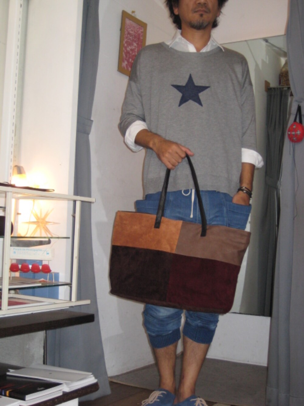 「トートバッグ、レザー、glamb、iroquois、rehacer、イロコイ、shama」｜「GLAMB//Peyton knit（ニット/セーター、グレー系）」を使った、TakaMさん（メンズ・173cm）の夏コーディネートの1枚目の写真
