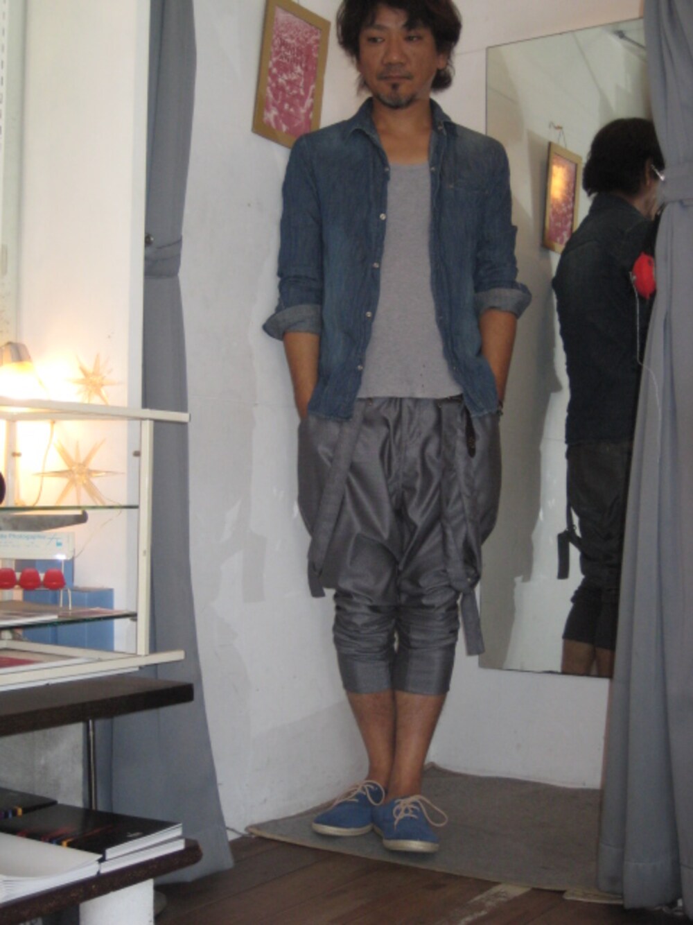 「denim、サルエルパンツ、デニムシャツ、サスペンダーパンツ、グラム(glamb)、イロコイ、秋物」｜「glambのGLAMB // Yvon denim SH（シャツ/ブラウス、ブルー系）」を使った、TakaMさん（メンズ・173cm）の夏コーディネートの1枚目の写真