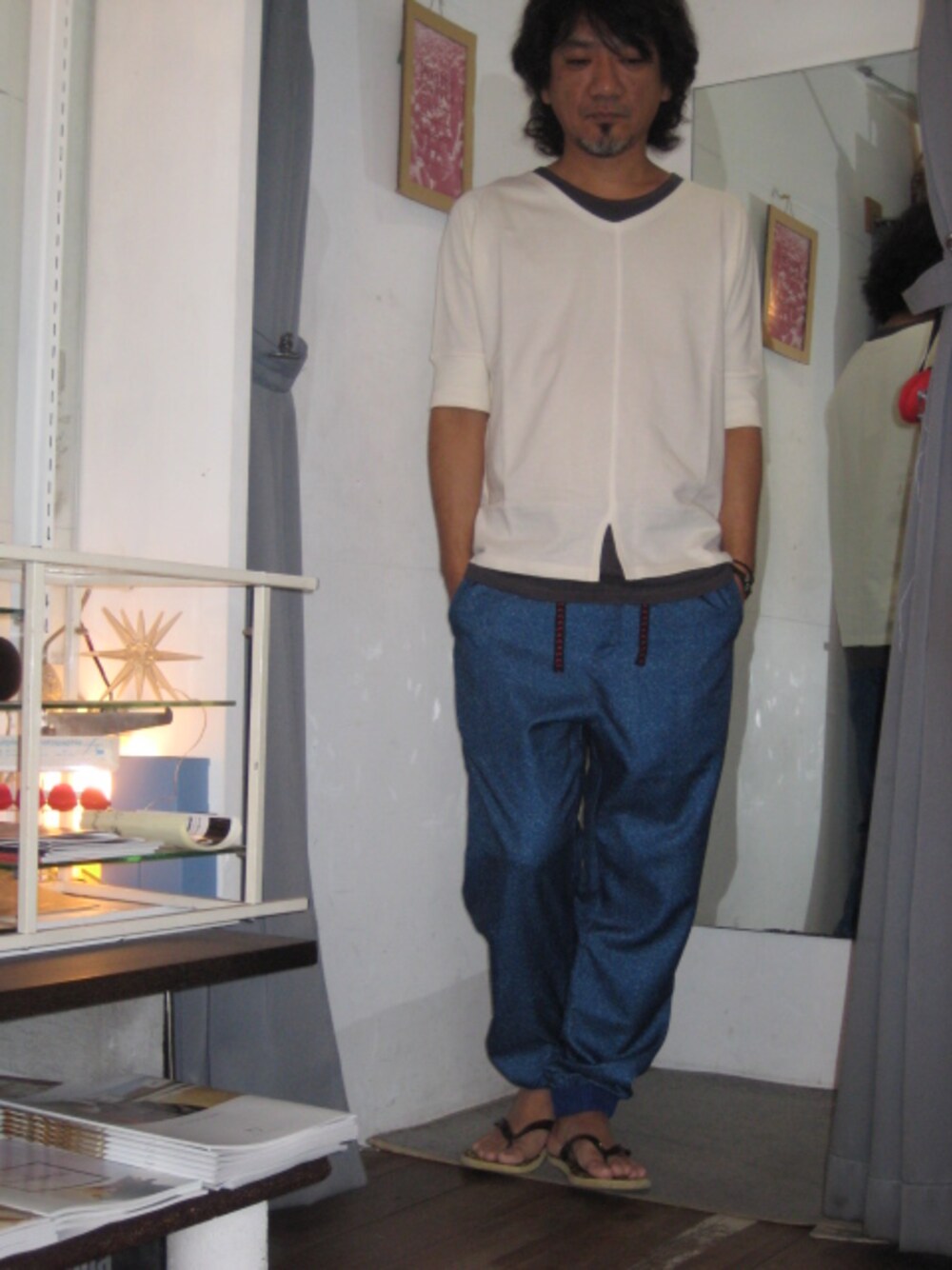 「シンプル、レイヤード、レイヤードスタイル、rehacer、フェイクレイヤード、レアセル」｜「rehacerのREHACER//Center cut fake layerd s/s cutsew（Tシャツ/カットソー、ホワイト系）」を使った、TakaMさん（メンズ・173cm）の春コーディネートの1枚目の写真