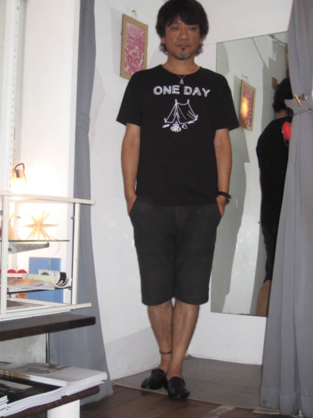 「ロゴT、レザーシューズ、ハーフパンツ、グラム(glamb)、rehacer、レアセル」｜「rehacerのREHACER // ONE DAY（Tシャツ/カットソー、ブラック系）」を使った、TakaMさん（メンズ・173cm）の夏コーディネートの1枚目の写真