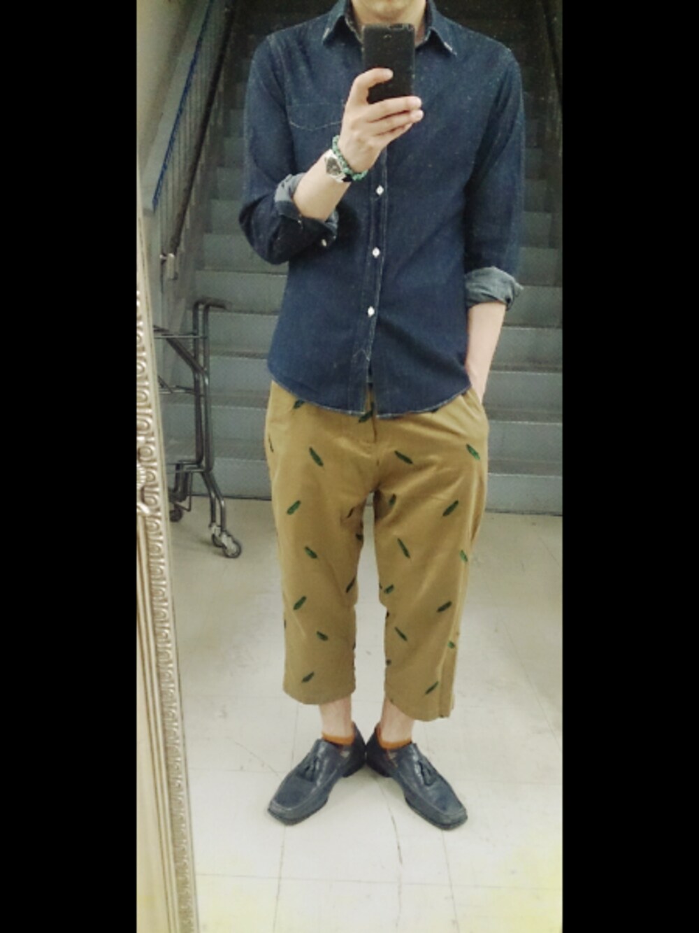 「SUPERTHANKSのアイテム（シャツ/ブラウス、ブルー系）」を使った、ギターノさん（メンズ・175cm）の春コーディネートの1枚目の写真
