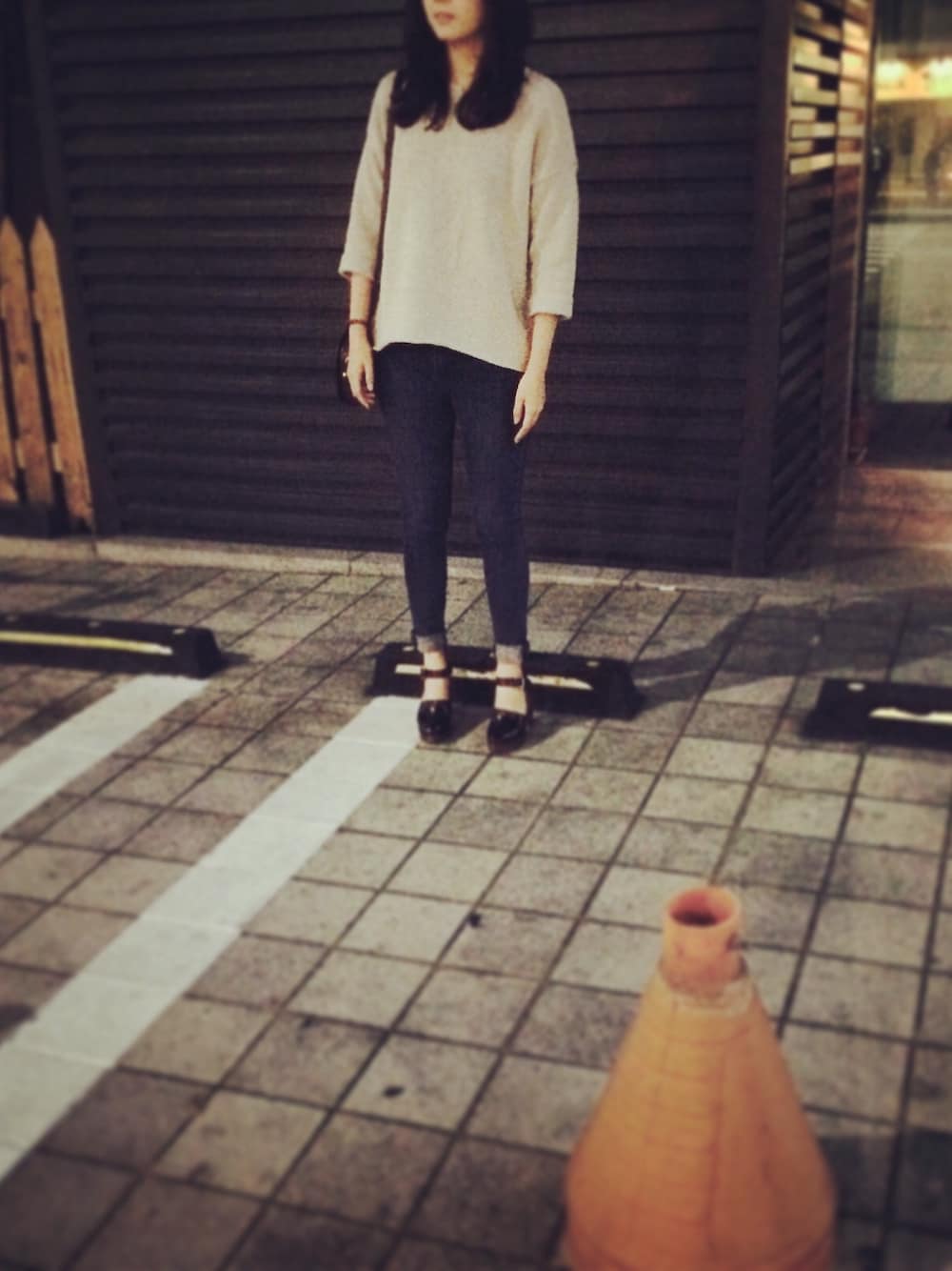 「APC、A.P.C.、CUSTOMELLOW、beaker」｜「beakerのアイテム（ニット/セーター、ベージュ系）」を使った、whoooさん（レディース・166cm）の秋コーディネートの1枚目の写真