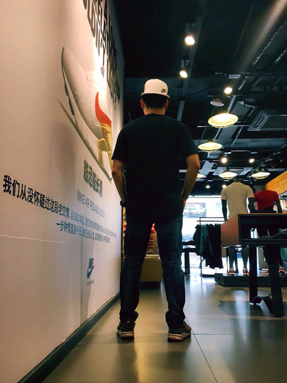 「GUのアイテム（デニムパンツ、ブルー系）」を使った、就是先生さん（メンズ・168cm）の夏コーディネートの1枚目の写真