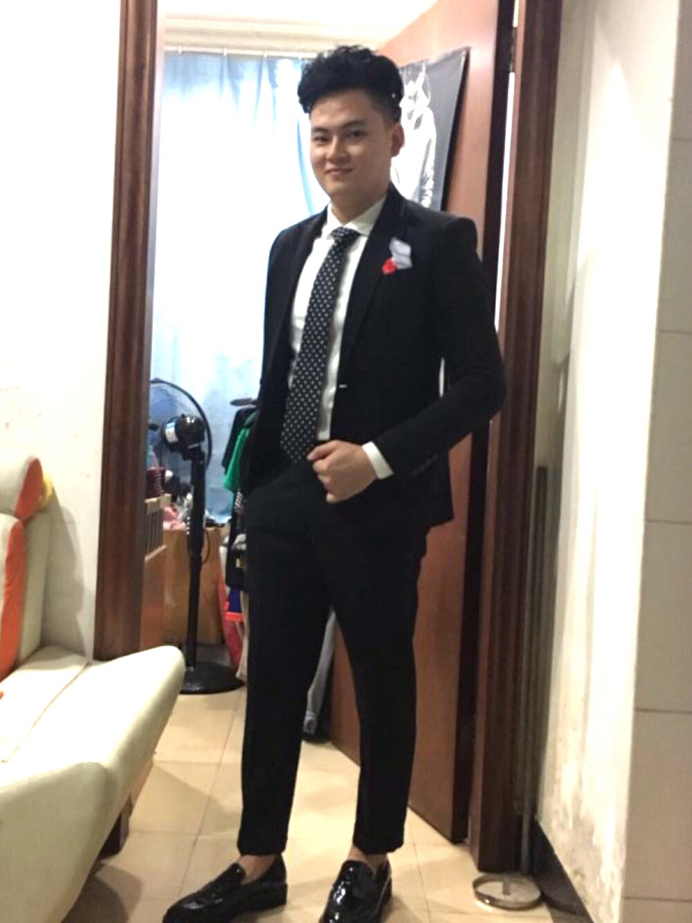 「jiushixianshengのアイテム（スーツジャケット、ブラック系）」を使った、就是先生さん（メンズ・168cm）の秋コーディネートの1枚目の写真